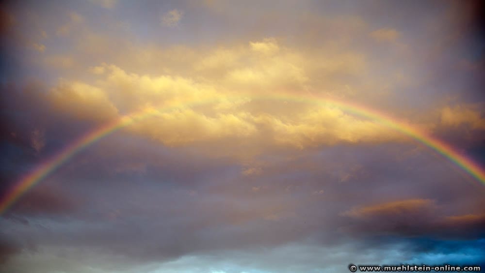 Regenbogen mit einer Brennweite von 28mm fotografiert