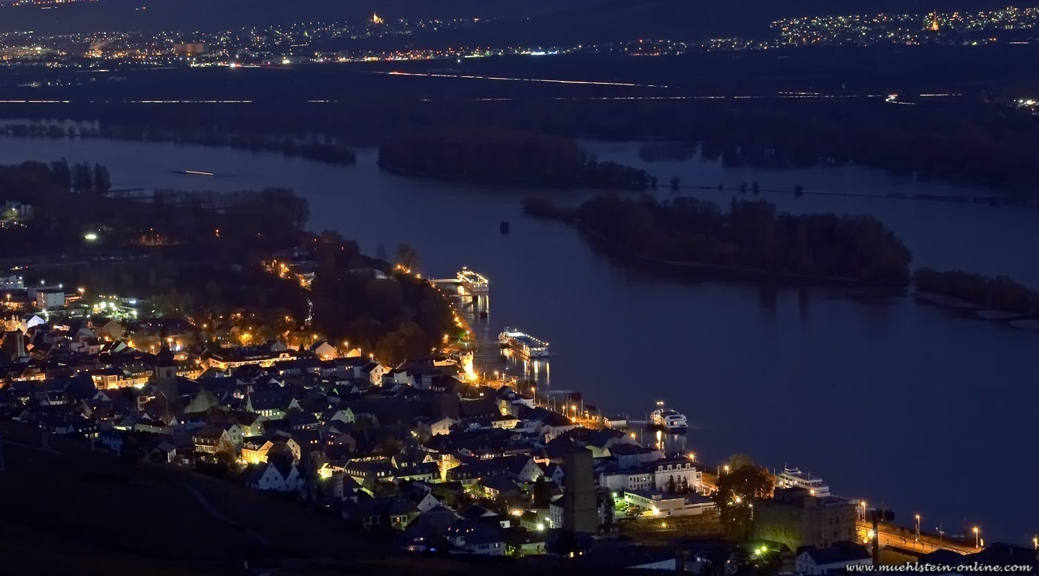 Ruedesheim am Rhein. 30 Sekunden Langzeitbelichtung. Ruedesheim am Rhein. 30 Sekunden Langzeitbelichtung.